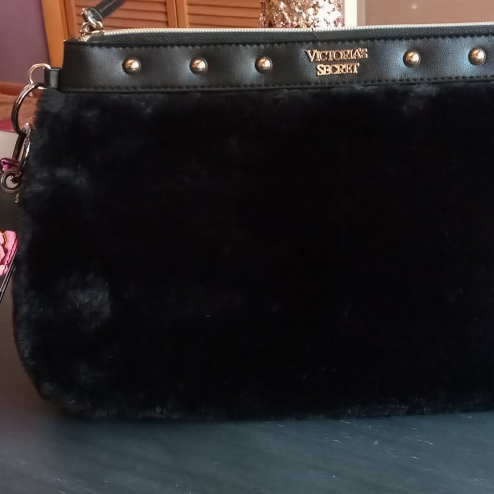💗Victoria’s Secret Faux Fur Stud Large Wristlet/Clutch Handbag w/Floral Strap💗 - Picture 13 of 15